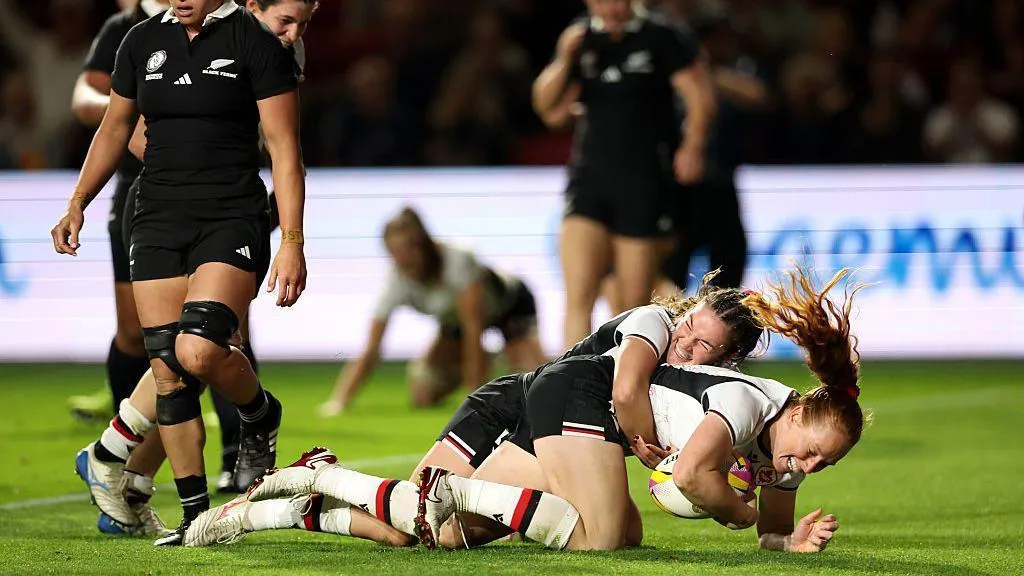 Extraordinary Maple Leaf side overwhelm defending champions to progress to title decider