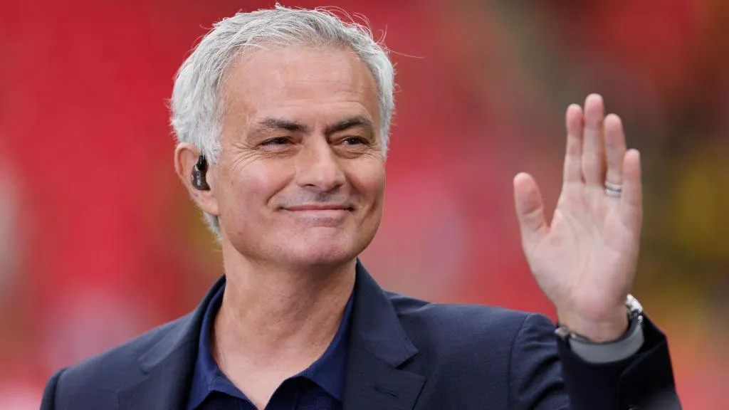 Which person would say not to Benfica? - Mourinho touches down for negotiations