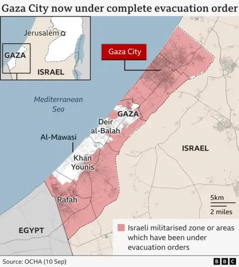 Numerous Civilians Flee as Israeli Forces Move Further into Gaza City