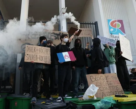 New France's Prime Minister Faces Mounting Pressure as Nationwide Protests Paralyze Education and Transportation
