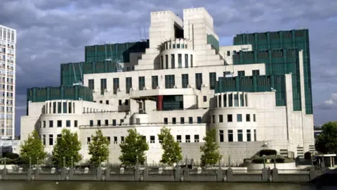 MI6 Introduces Encrypted Portal to Attract Agents in the Russian Federation