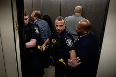 NY Lawmakers Detained While Obstructing Ice Entry to Government Facility